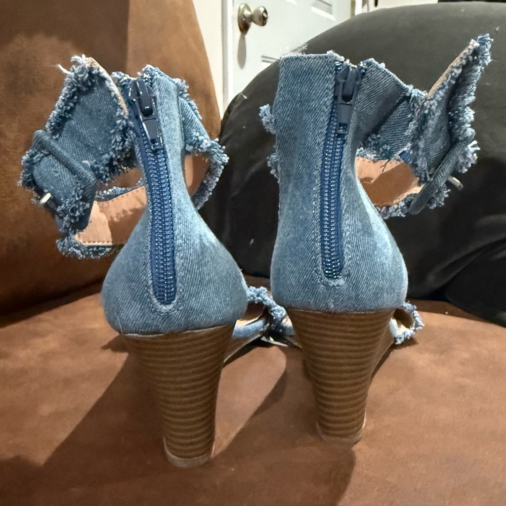 🆕 NY&Co Frayed Blue Denim Ankle-Strap Wedge Sandals - Picture 9 of 12